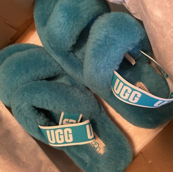 🩵Ugg Fluff Yeah Slippers🩵 - Picture 2 of 4